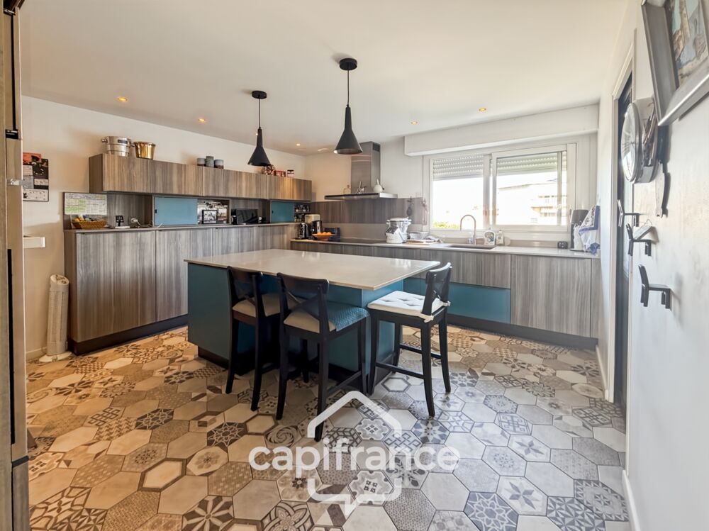 Vente Appartement Appartement à vendre 4 pièces HYERES (83) - 147m2- 4ème et dernièr Etage- Accès direct GARAGE Hyeres