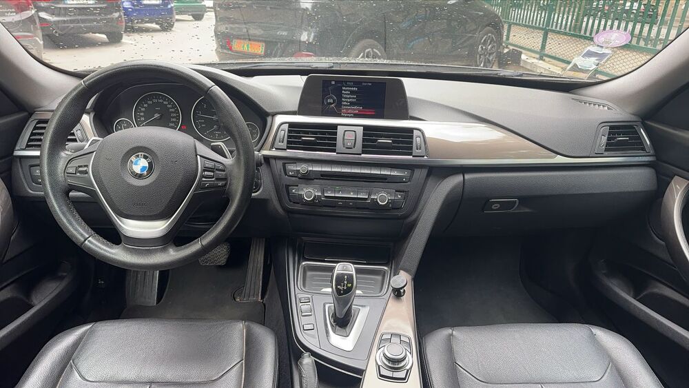 S&eacute;rie 3 (F30) 320I 184 BVA7 Lounge 2015 occasion 75016 Paris