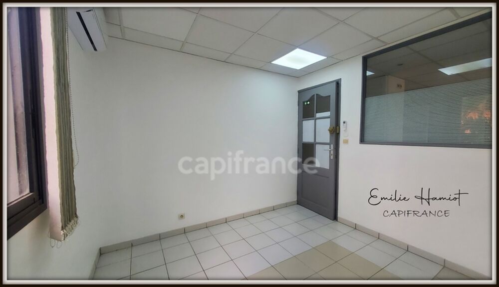   Local professionnel 9m² - Lamentin Place d'Armes Le lamentin