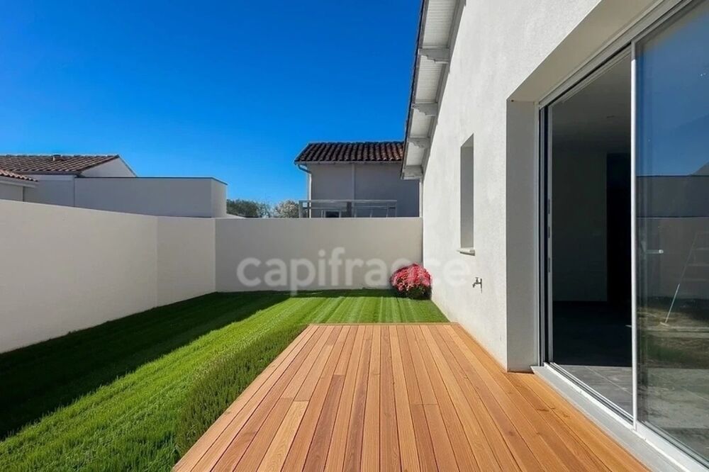 Vente Maison Maison à vendre 5 pièces BREUILLET (17) - Terrain de 232m² Breuillet