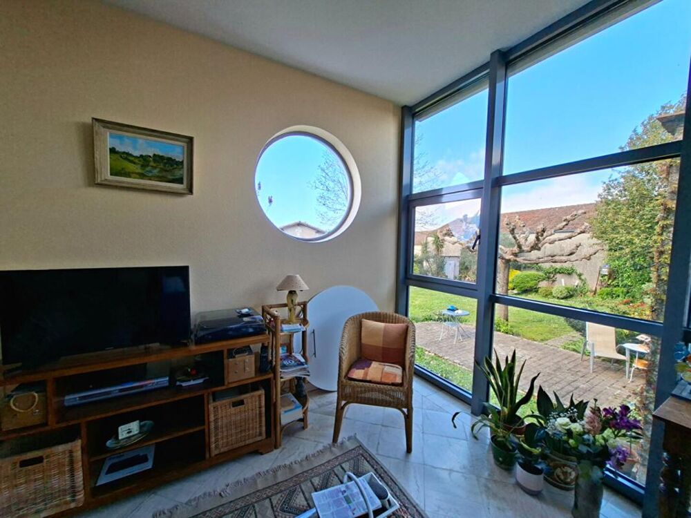 Vente Maison Belle Maison de village pierre à SAINT-Estèphe Médoc 6 pièce(s) 120 m2 Saint estephe
