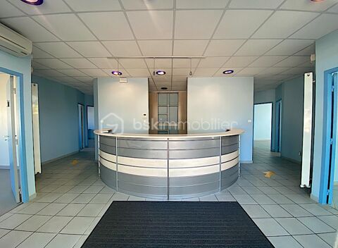   Local commercial de 355m2 : 11 bureaux - Deux salles de runion - 17 places de parking 