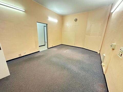   SALON DE PROVENCE - Local commercial  bureau centre ville  85 m� 