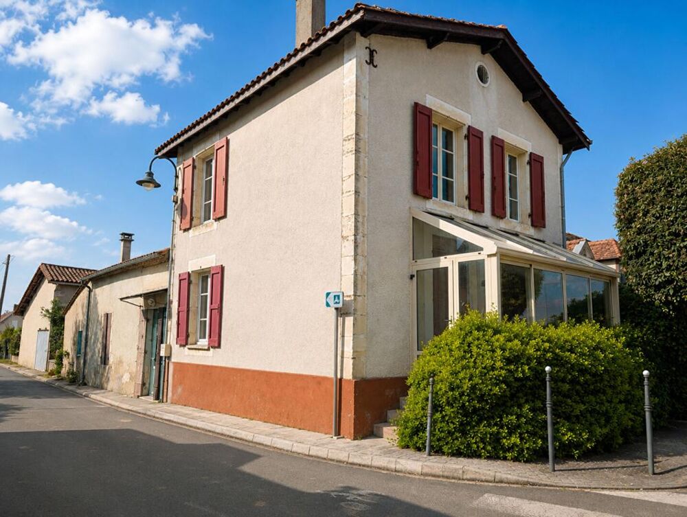 Maison proche de la zone commerciale de La Cavaille avec jardin arboré
