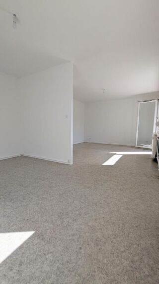  Appartement à louer 4 pièces 77 m²