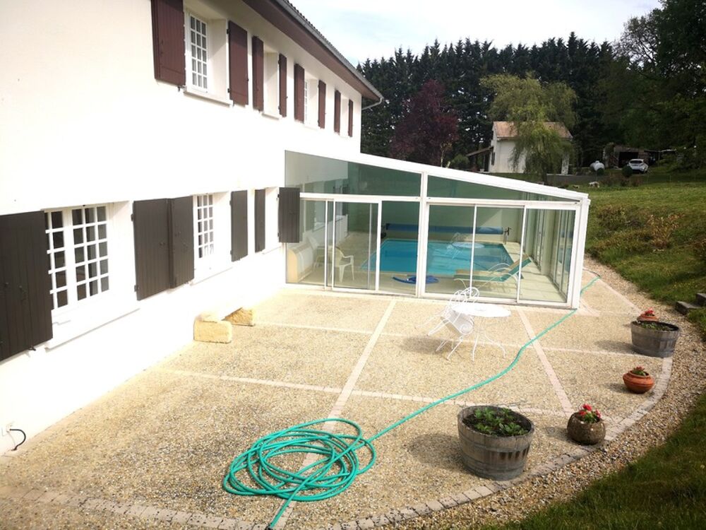 Dpt Gironde (33), à vendre à CROIGNON PROCHE DE BORDEAUX maison P9 de 263 m² - Terrain de 5830,00 m²