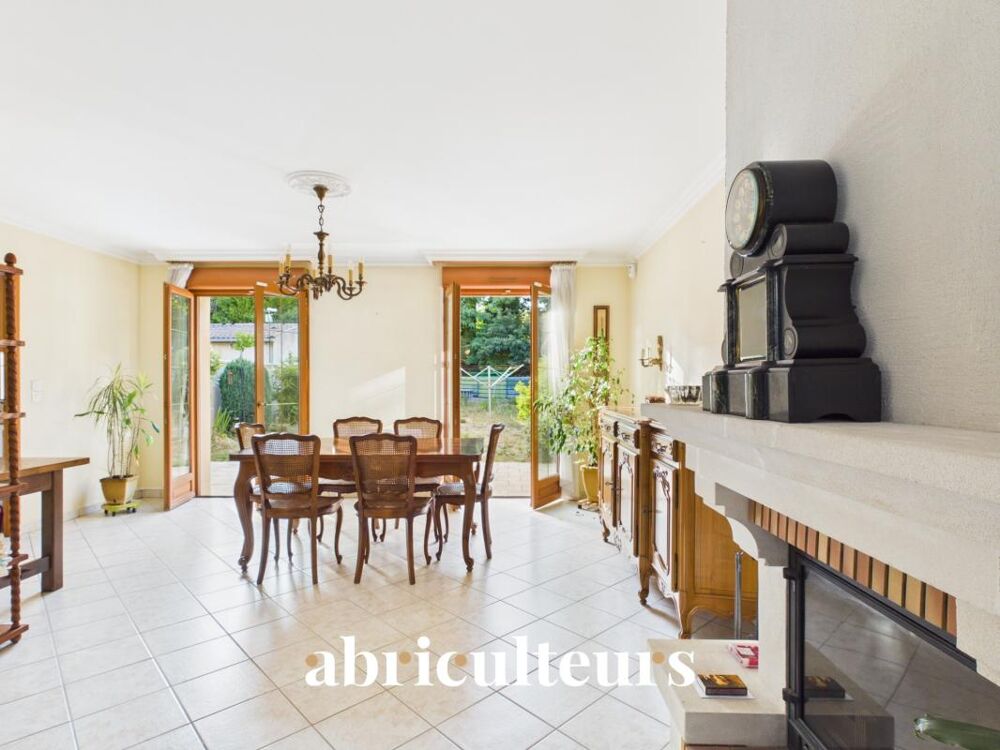 Maison familiale de 107m² avec terrasse et jardin - en vente à Versailles Porchefontaine (78000)