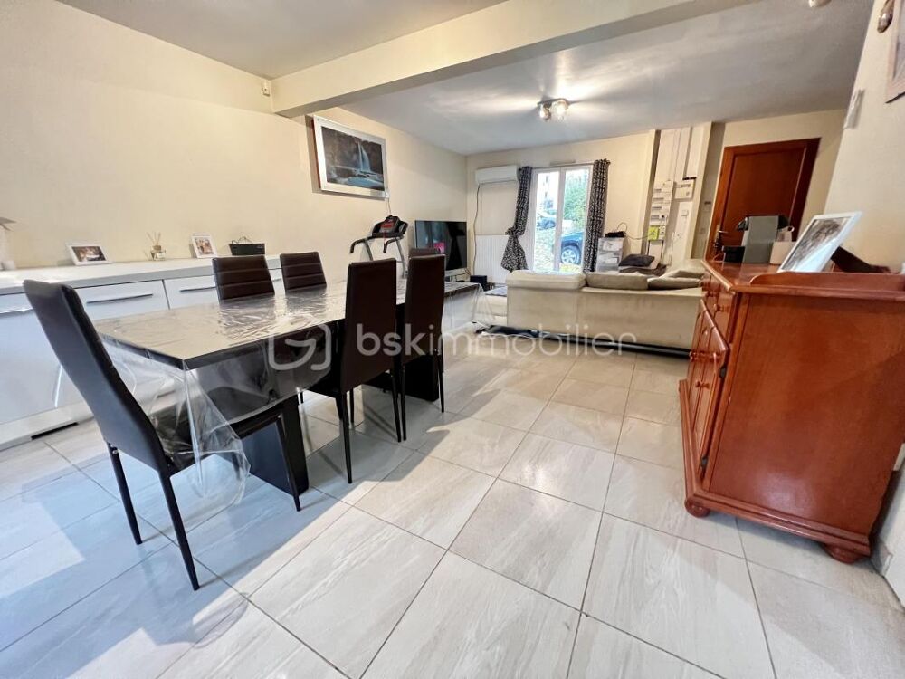 Maison familiale sur Coulommiers même : De très beau volumes Un bien rare sur ce prix là avec Beaucoup de potentiel !!