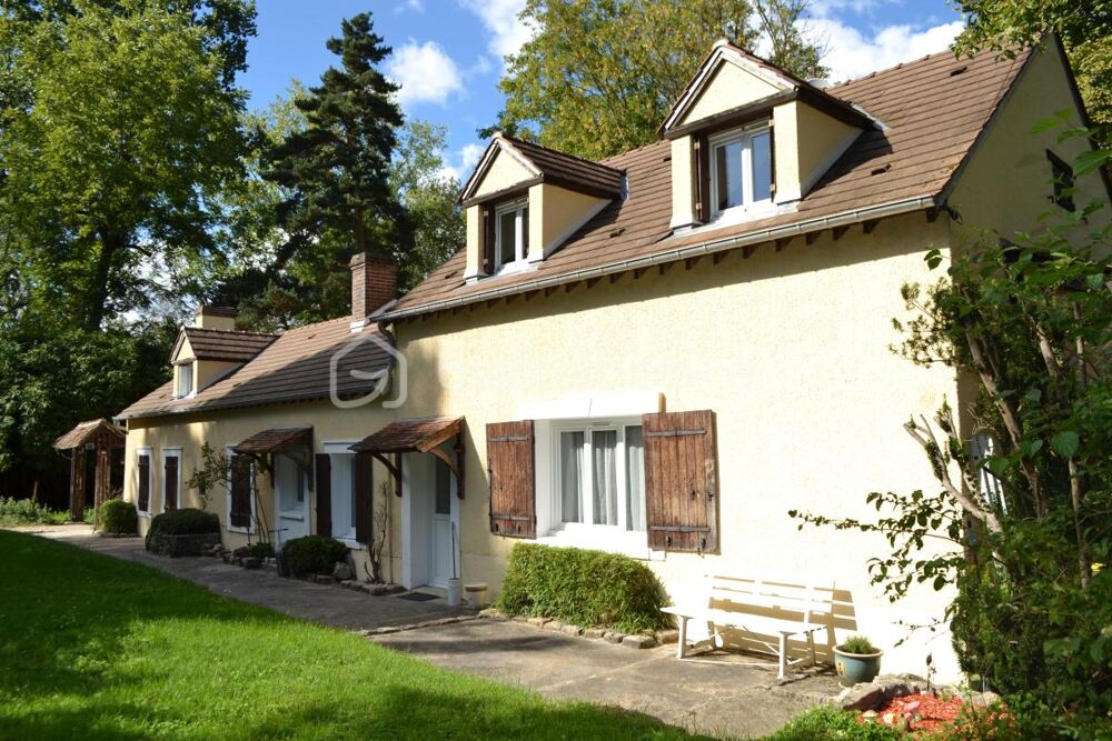 A VENDRE -LONGERE de 121 m² SUR 8000 m² DE TERRAIN ARBORE