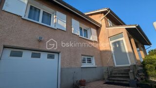  Villa à vendre 8 pièces 135 m² Feurs