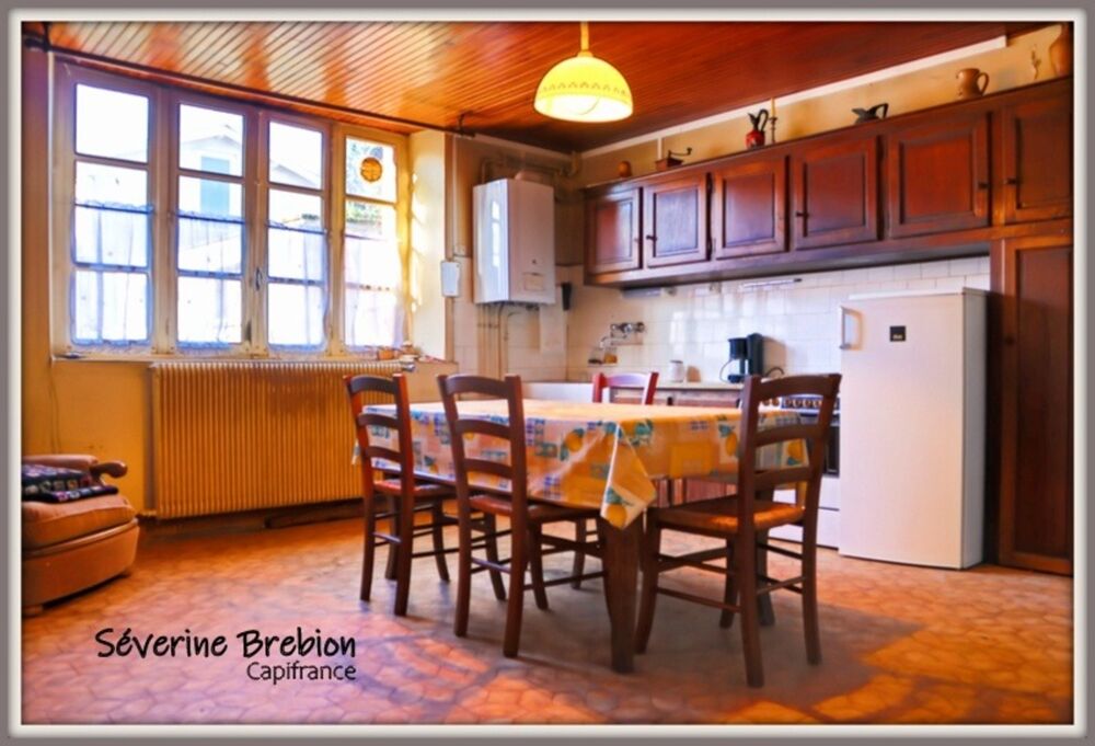 ? Grande maison à rénover + atelier  Idéale pour famille ou investisseur  Celles-sur-Durolle (63)