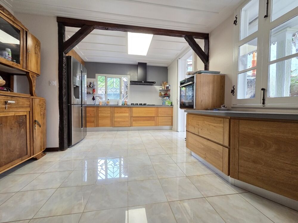À VENDRE  MAISON CRÉOLE HISTORIQUE SUR LA RUE DE PARIS  SAINT-DENIS