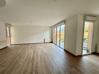 Vente Appartement Dpt Haute Savoie (74), à vendre FAVERGES appartement T3 100% RENOVE ( 73,21 m2) Expo Sud Est au 2ème étage avec terrasse Faverges