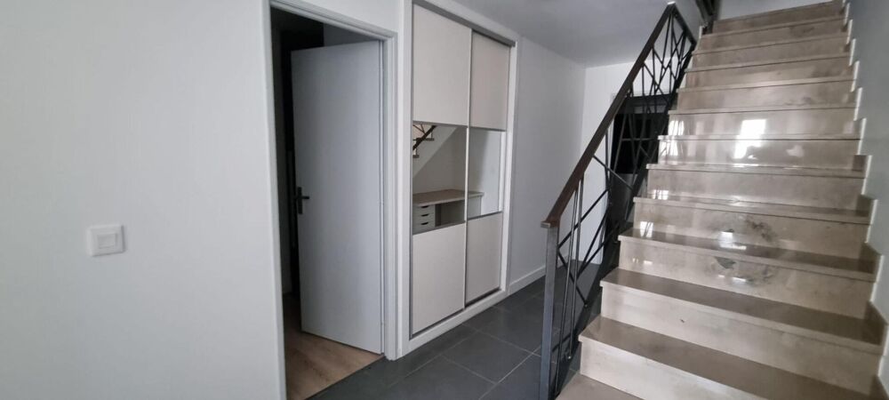 SUPERBE MAISON DE VILLAGE, GARAGE ET TERRASSES