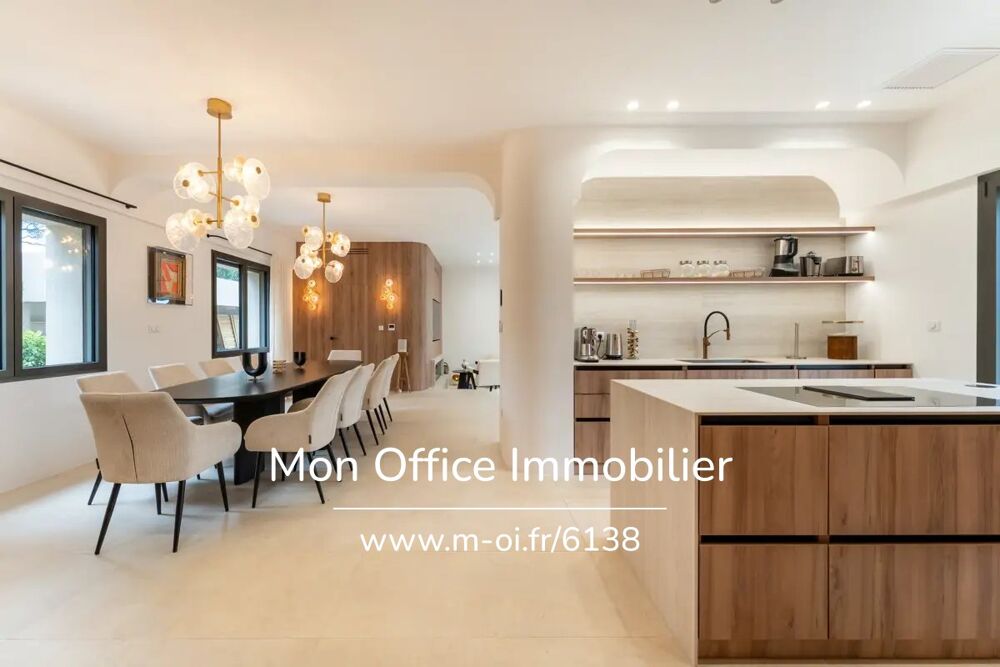 Référence : 6138-NGU - Maison Saint Tropez, À pied du village