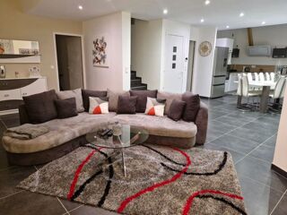  Appartement à louer 5 pièces 157 m²