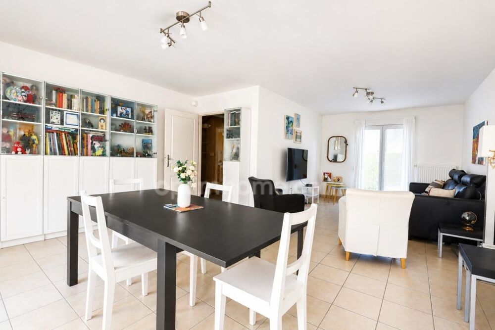 Vente Maison YUTZ - MAISON MITOYENNE 5 PIECES AVEC 3 CHAMBRES, TERRASSE, JARDIN ET GARAGE ! Yutz