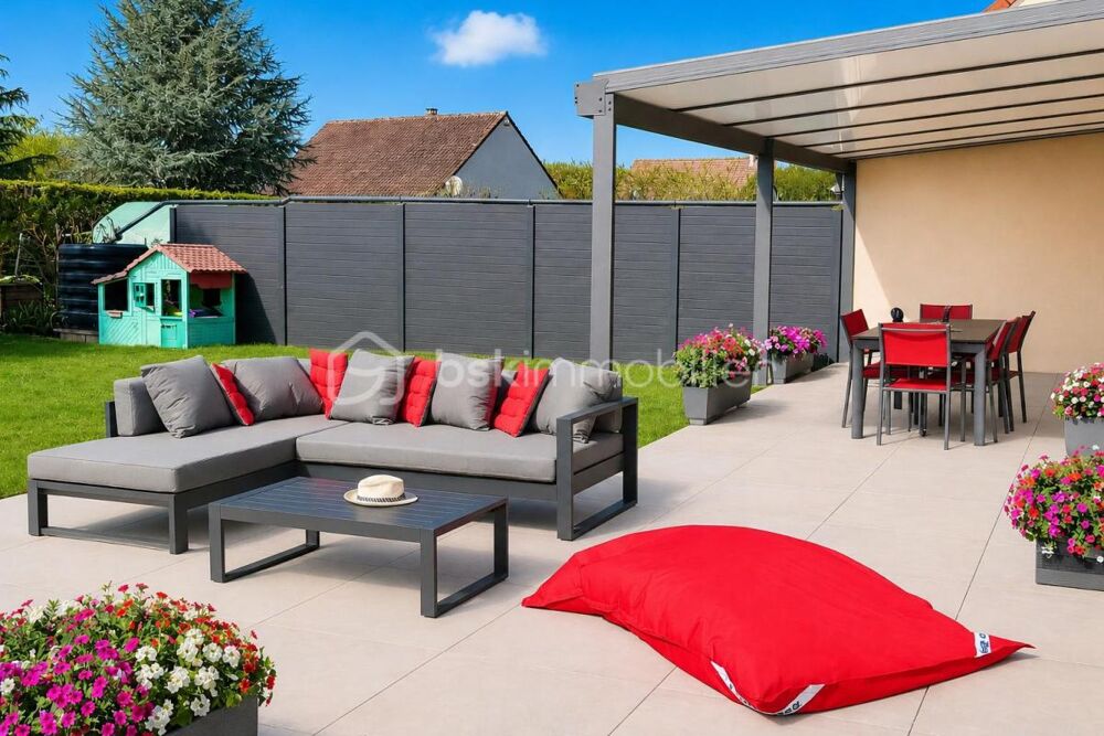 Vente Maison À seulement 4 minutes de la gare SNCF d'Épernon, dans un environnement calme, découvrez cette belle maison familiale construite Epernon