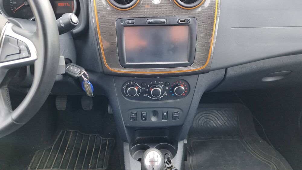 Sandero 0.9 TCe 90 Stepway Explorer - Entretien constructeur 2017 occasion 86100 Chatellerault