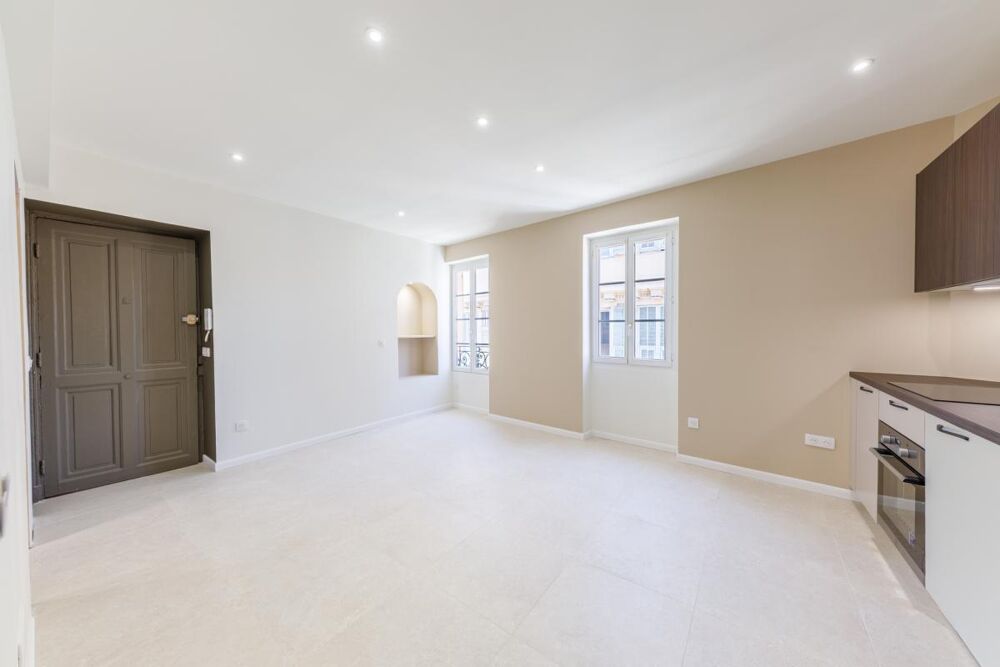 Vente Appartement T2 rénové, calme & lumineux, au cœur du Carré d'Or Nice