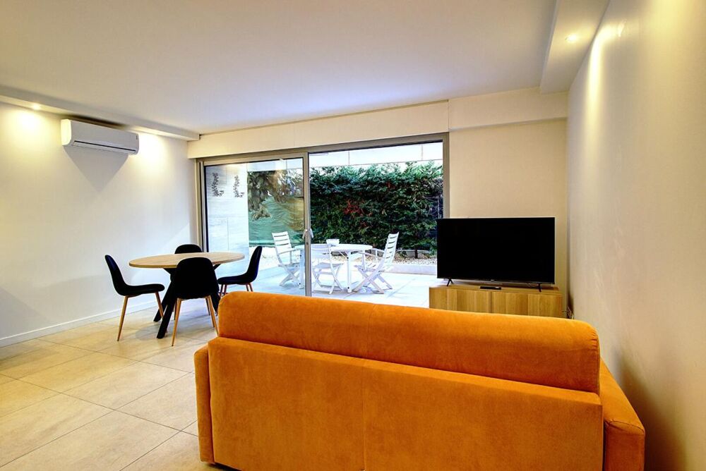 Cannes Palm Beach - Appartement-Villa 2 pièces rénové en rez-de-jardin