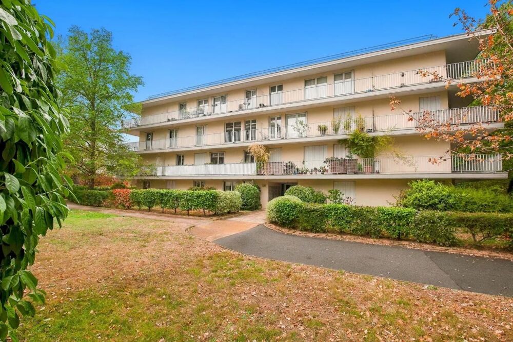 Vente Appartement Appartement de 3 pièces de 74 m² à Sèvres Avec Balcon et Parking Sevres