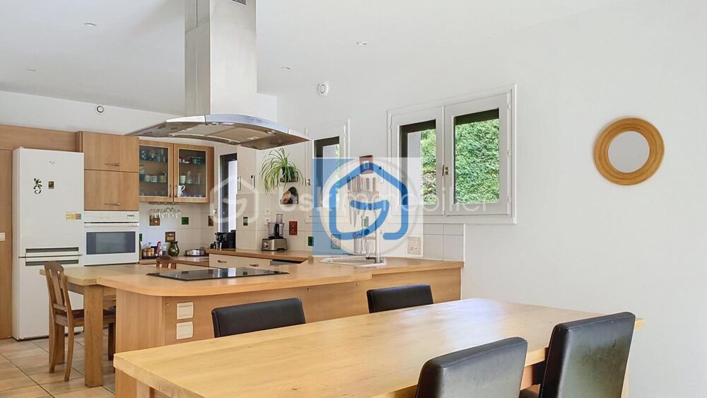 Vente Maison Belle maison familiale avec piscine et une annexe – Quartier Mozas à Bourgoin-Jallieu Bourgoin jallieu