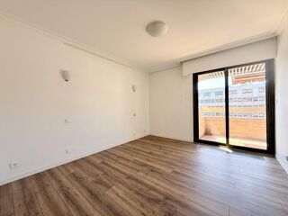  Appartement à louer 3 pièces 80 m²
