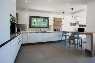  Maison  vendre 10 pices 300 m