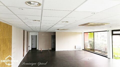 Local commercial &agrave; louer Axe strat&eacute;gique avec Forte visibilit&eacute; 2130 86130 Jaunay clan