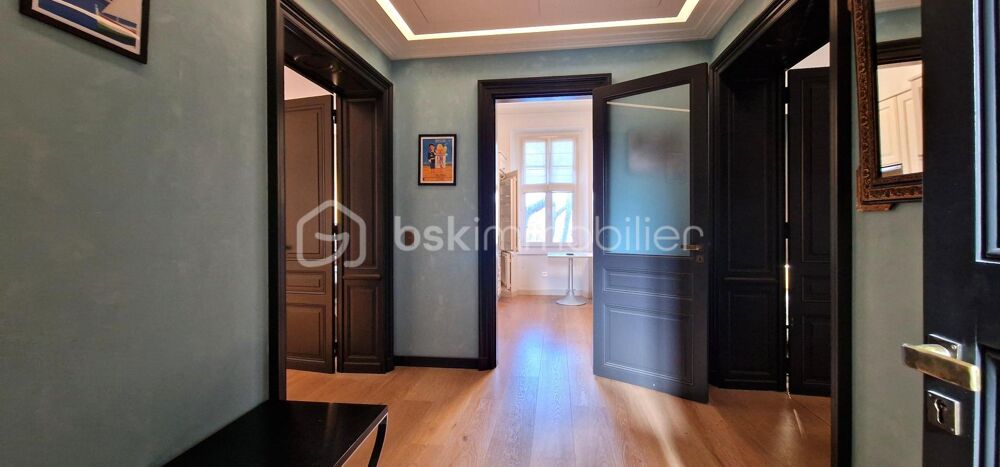 SPLENDIDE appartement , place des Lices Saint Tropez
