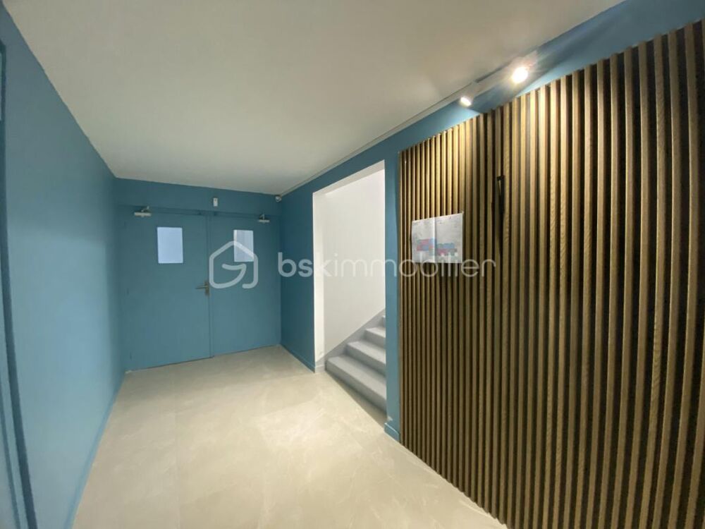 SAINT-CHRISTOL ((84) - Créez votre T3/T4 sur mesure ! Plateau sous forme d'appartement de 89 m² env. situé au 1er étage avec asc