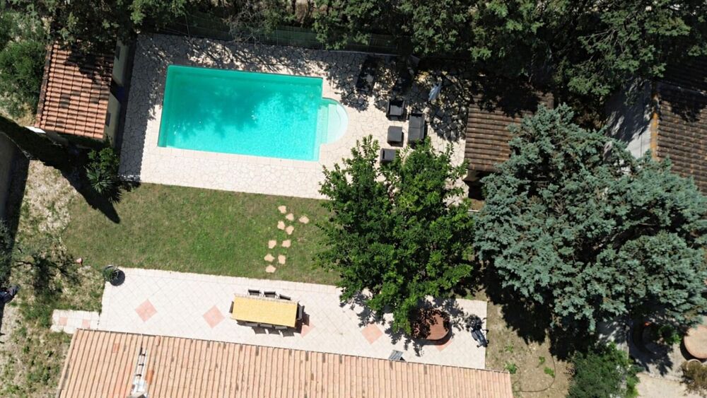 BEDARRIDES: UN AIR DE VACANCES POUR CETTE VILLA CONFORTABLE