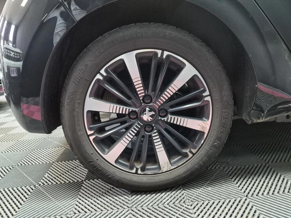 208 Allure 12V e-VTi / PureTech 2019 occasion 06700 Saint Laurent Du Var