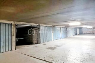  Parking / Garage à louer 13 m²