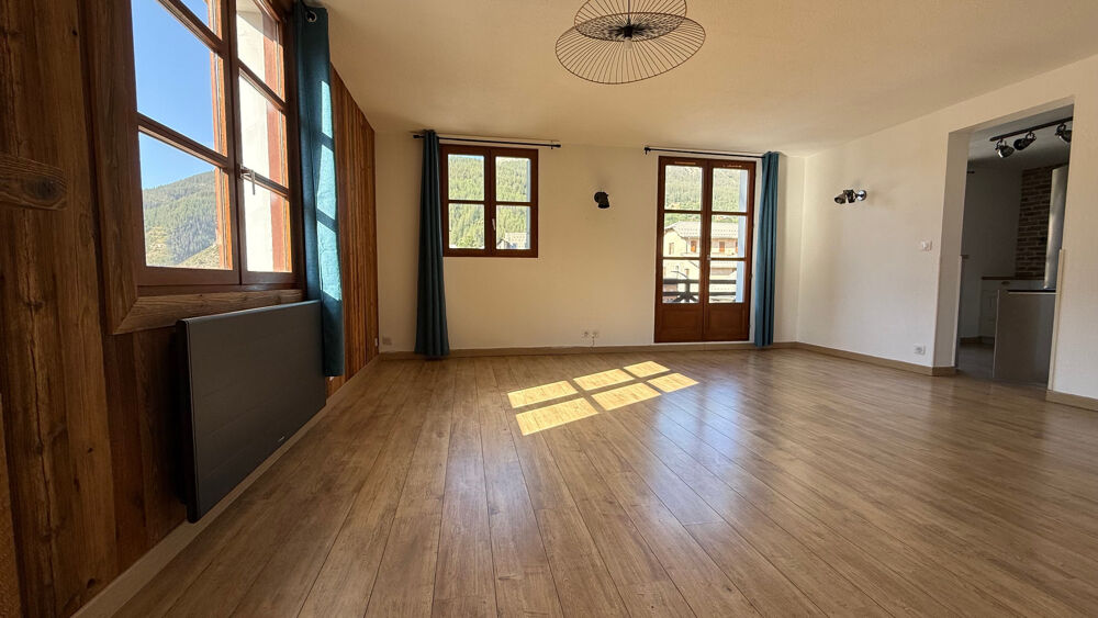 Duplex 102m2 rénové - 5 pièces - 3 chambres - balcon avec vue montagnes - proximité stations de ski