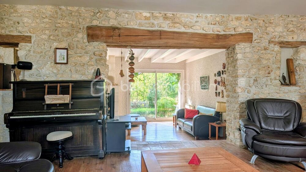CHARME DE LANCIEN, Beaux Volumes (212m²) & JARDIN BUCOLIQUE en plein COEUR DE BOURG