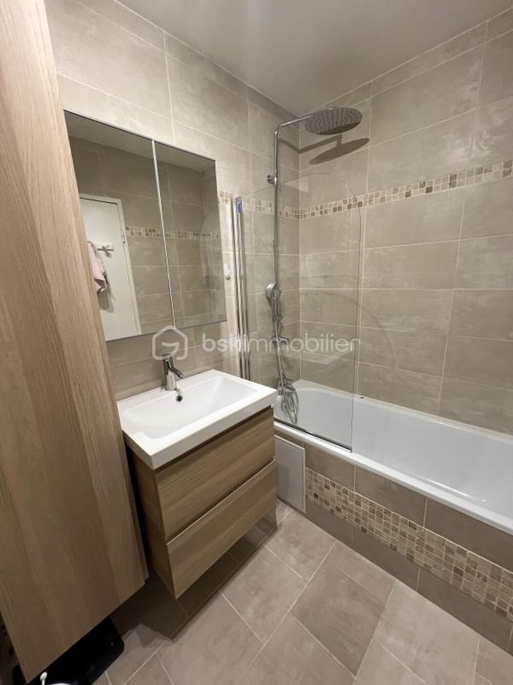 Appartement de 30 m² avec une place de Parking Résidence des Chênes