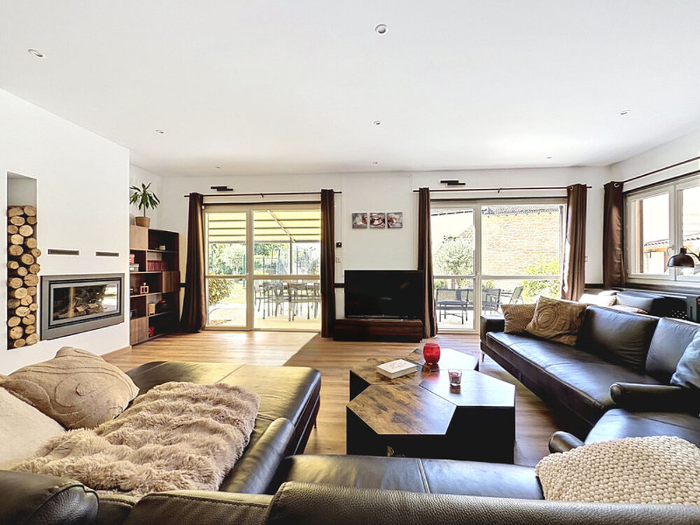 Maison rénovée 436 m² - 1 maison + salle récéption ou pour activités pro - 50 mn Lyon