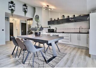  Appartement  vendre 8 pices 210 m