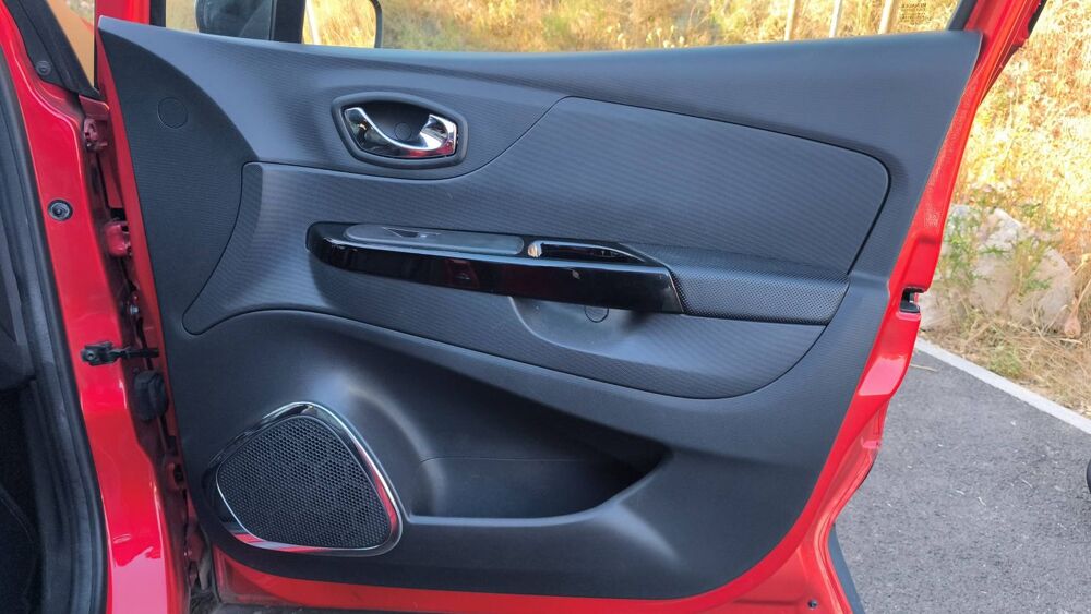 Captur 1.5 dCi 90 EDC6 Helly Hansen 2015 occasion 95000 Cergy