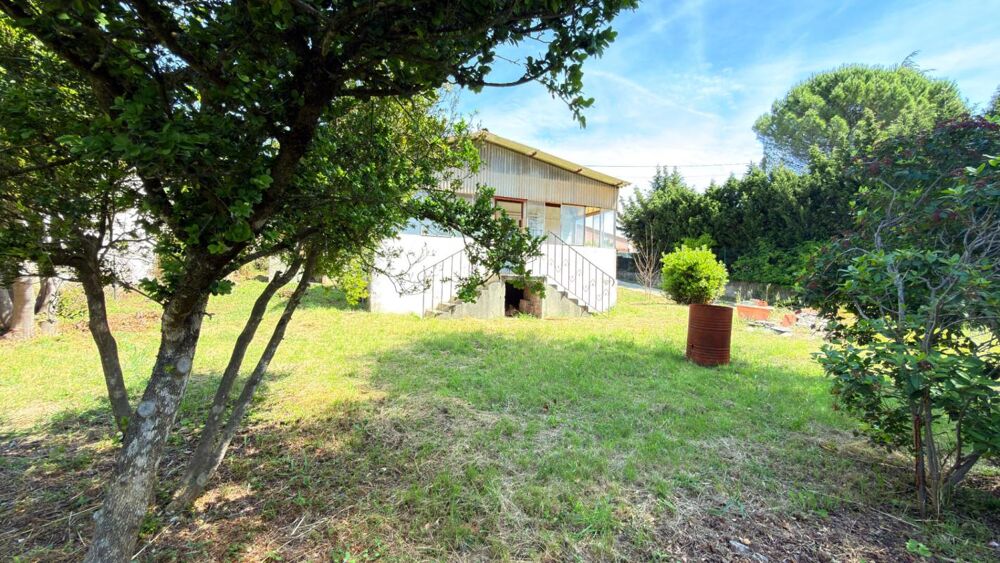 Villemoustaussou ! Maison à RENOVER sur 1100m² de terrain constructible