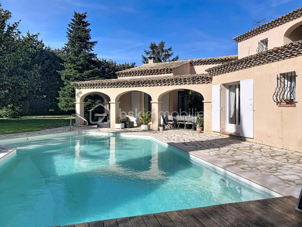 Nîmes Campagne : Maison familiale de standing  180 m²  Parcelle 2 500 m²  Résidence sécurisée en bordure du golf