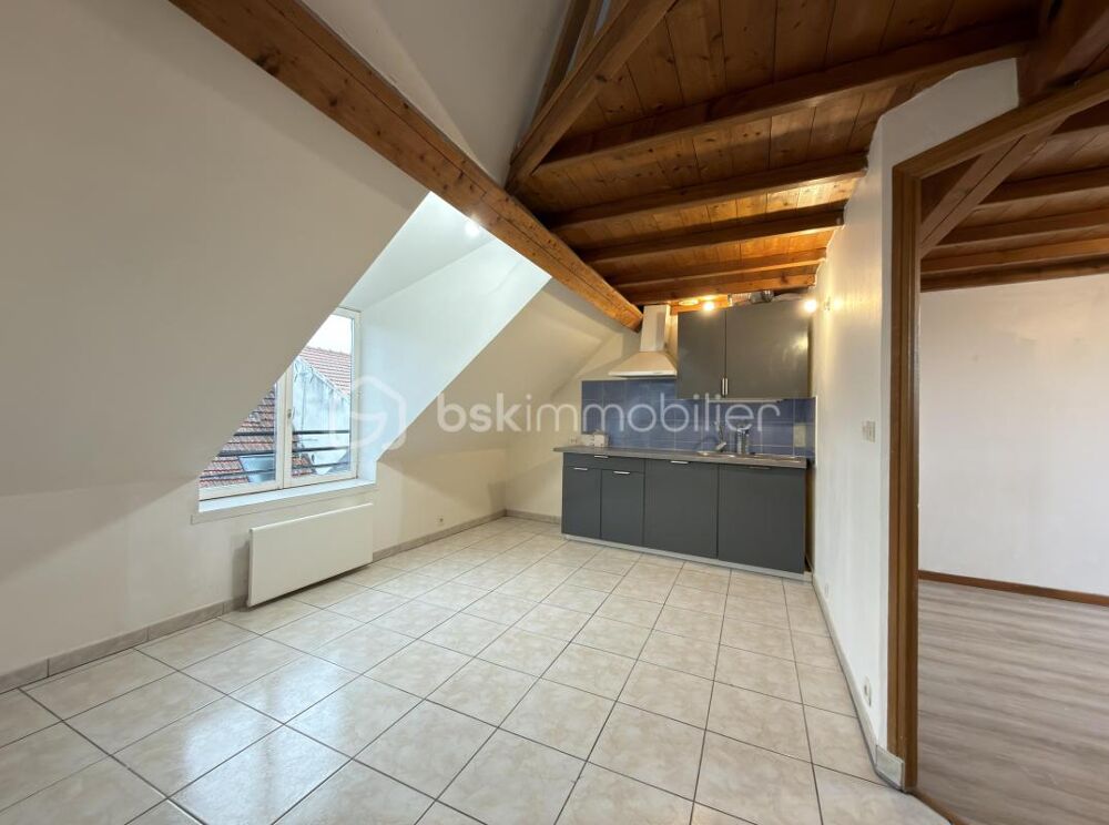 À VENDRE  Charmant appartement sous combles en plein centre-ville de Meaux