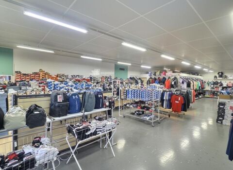   Fonds de commerce et droit au bail – Local commercial 300 m² avec parking 