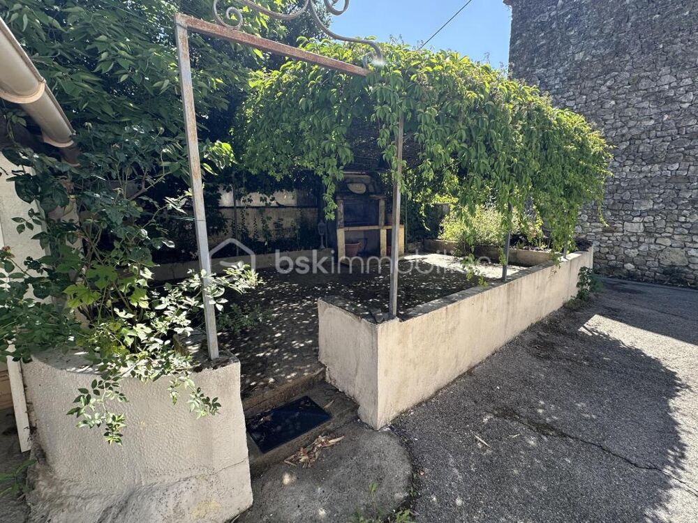 Maison de village R+1, 75m² , 2 cchambres, cour extérieure de 33m²