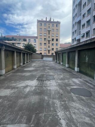  Parking / Garage  louer 