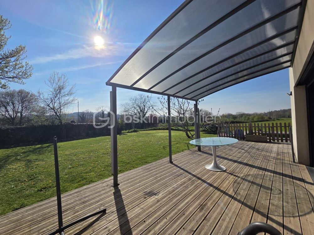 Maison moderne avec deux terrasses et piscine : vente exclusive !