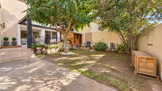 Vente Maison GÉNÉRAC – Maison T4 de 158 m², pièce de vie de 70 m², jardin et grand garage Generac