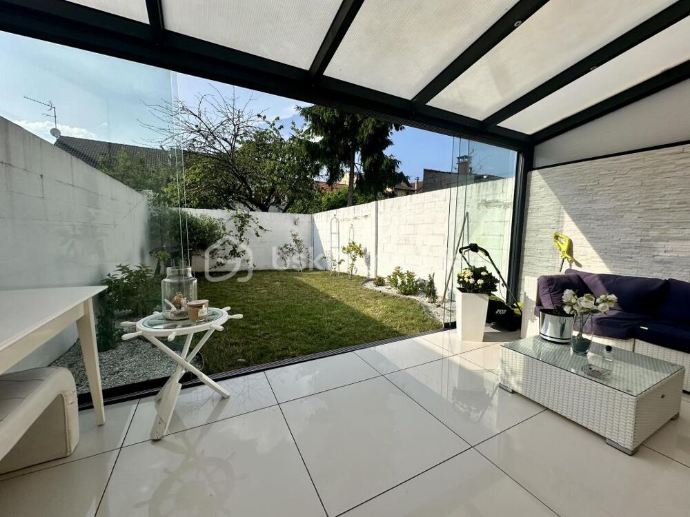 Stains  Rare : 3 maisons, 11 chambres, jardin et parkings  idéal investisseur / famille